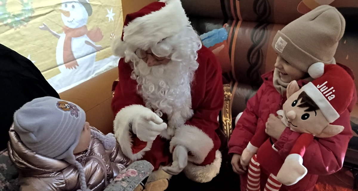 Santa speaking to children